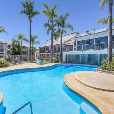 Oasis Mandurah Resort Exterior photo