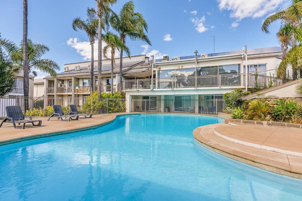 Oasis Mandurah Resort Exterior photo