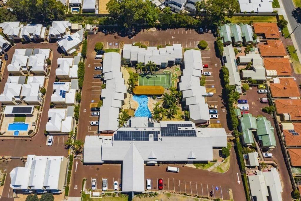 Oasis Mandurah Resort Exterior photo