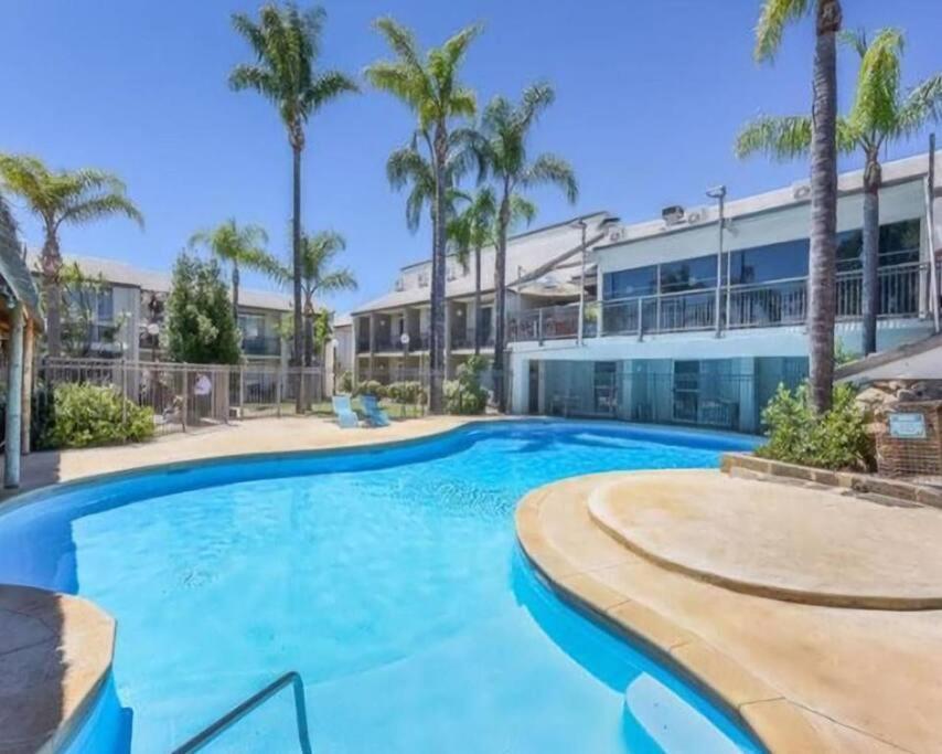 Oasis Mandurah Resort Exterior photo